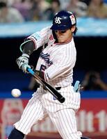 ４回、武岡が遊ゴロを放つ。野選を誘い先制となる