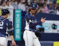 １回、太田の併殺打で三走・西川の生還を許した高橋（撮影・坂部計介）