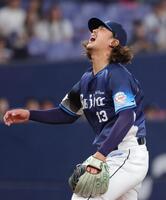 ４回、西野の打球を捕れず、顔をしかめる高橋光（撮影・坂部計介）