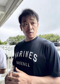 　取材に応じるサブロー監督