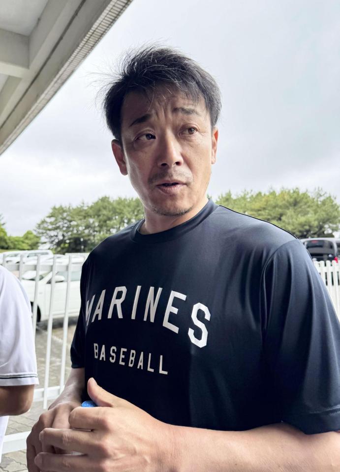 　取材に応じるサブロー監督