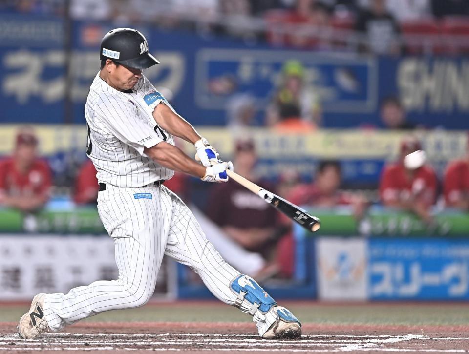 ６回、左越え満塁ホームランを放つ愛斗（撮影・開出牧）