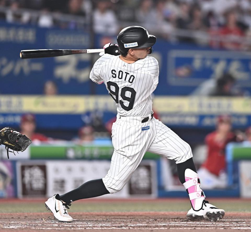 ３回、左越え２点適時二塁打を放つソト（撮影・開出牧）