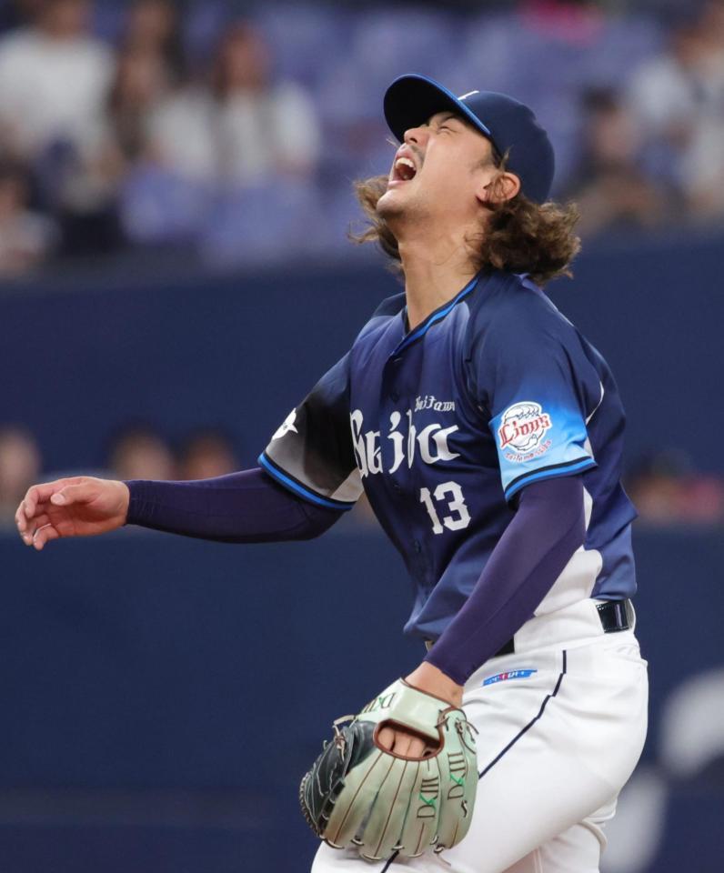 ４回、西野の打球を捕れず、顔をしかめる高橋光（撮影・坂部計介）