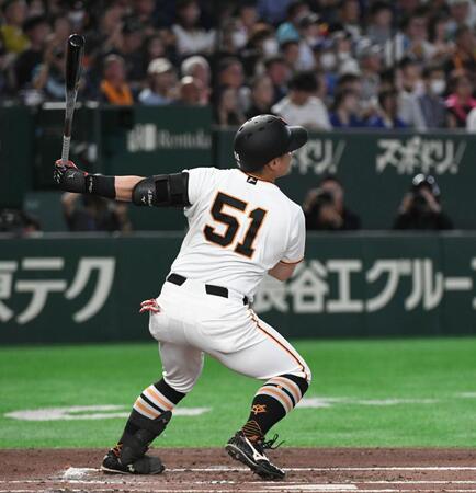３回、浅野は左越えに１号先制ソロを放つ（撮影・佐藤厚）