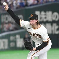 中日打線に立ち向かうウィットリー（撮影・佐藤厚）