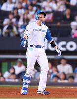６回、左邪飛に倒れた清宮幸（撮影・中島達哉）