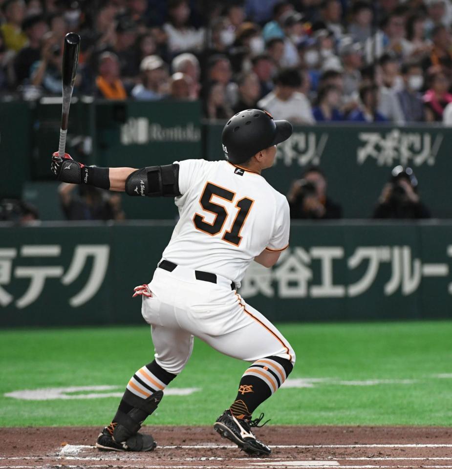 ３回、浅野は左越えに１号先制ソロを放つ（撮影・佐藤厚）