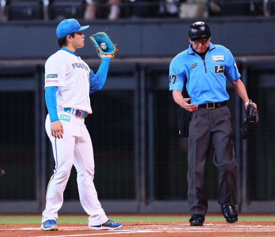 １回、内野ゴロと捕逸で２点を失う孫（撮影・中島達哉）