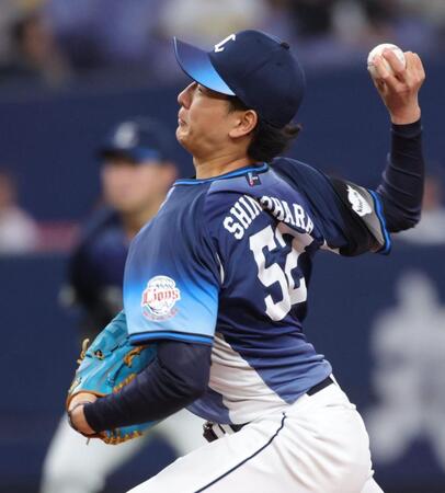 ８回、３番手で登板した篠原（撮影・坂部計介）