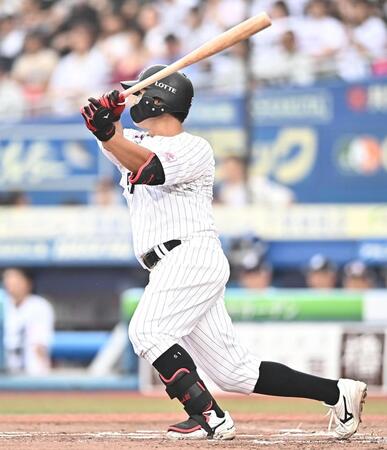１回、勝ち越しの右越え２点適時二塁打を放つ山口（撮影・開出牧）