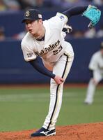 ９回、４番手で登板したオリックス・吉田輝星（撮影・坂部計介）