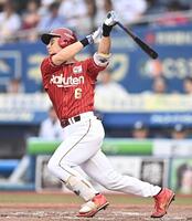 ２回、中越え三塁打を放つ村林（撮影・開出牧）