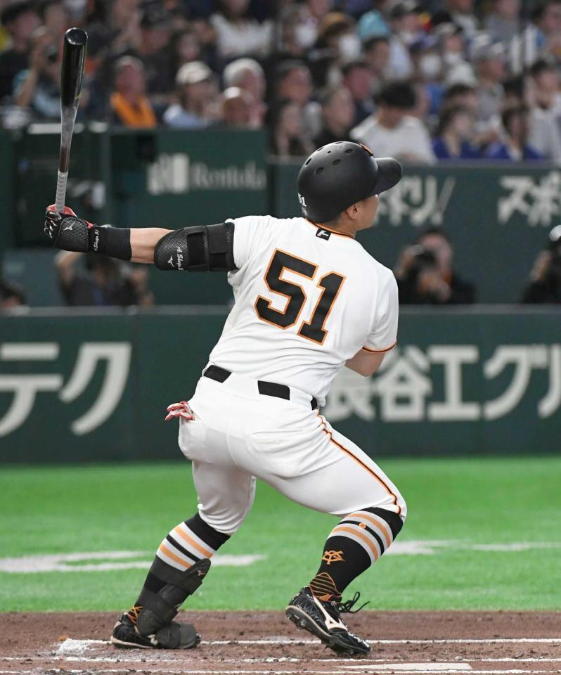 　３回、左越えに１号先制ソロを放つ浅野（撮影・佐藤厚）　