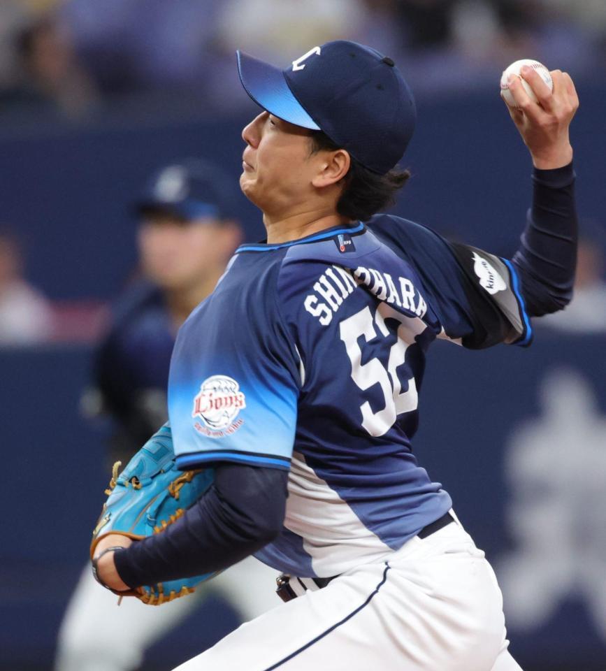 ８回、３番手で登板した篠原（撮影・坂部計介）