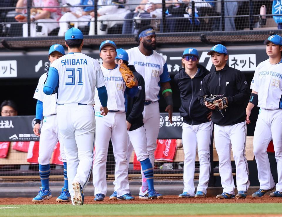 ３回途中で降板する柴田（３１）＝撮影・中島達哉