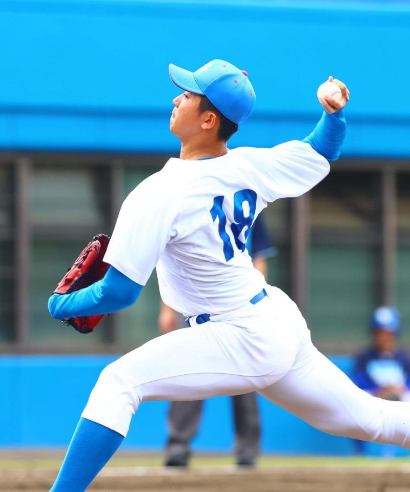 Ａ組で先発し力投する青学大・鈴木泰成（撮影・石井剣太郎）