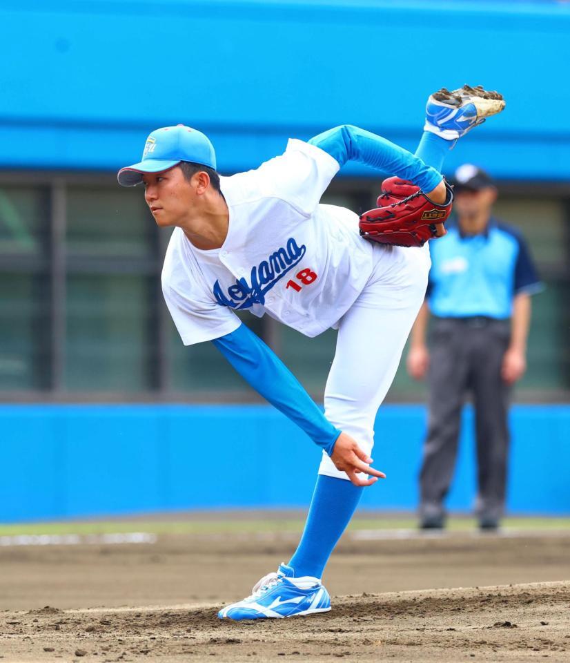 Ａ組で先発し力投する青学大・鈴木泰成（撮影・石井剣太郎）