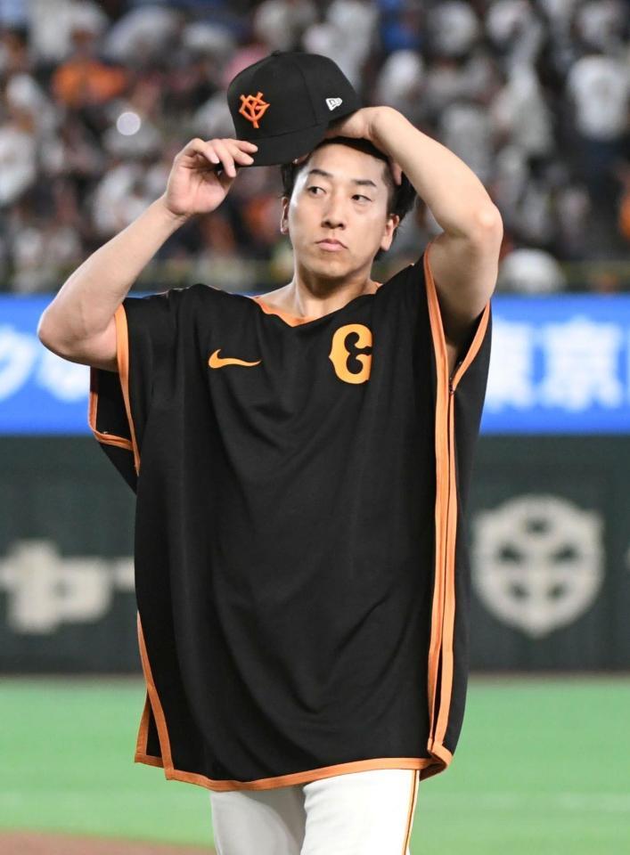 悔しげな表情で引き揚げる大勢（撮影・佐藤厚）