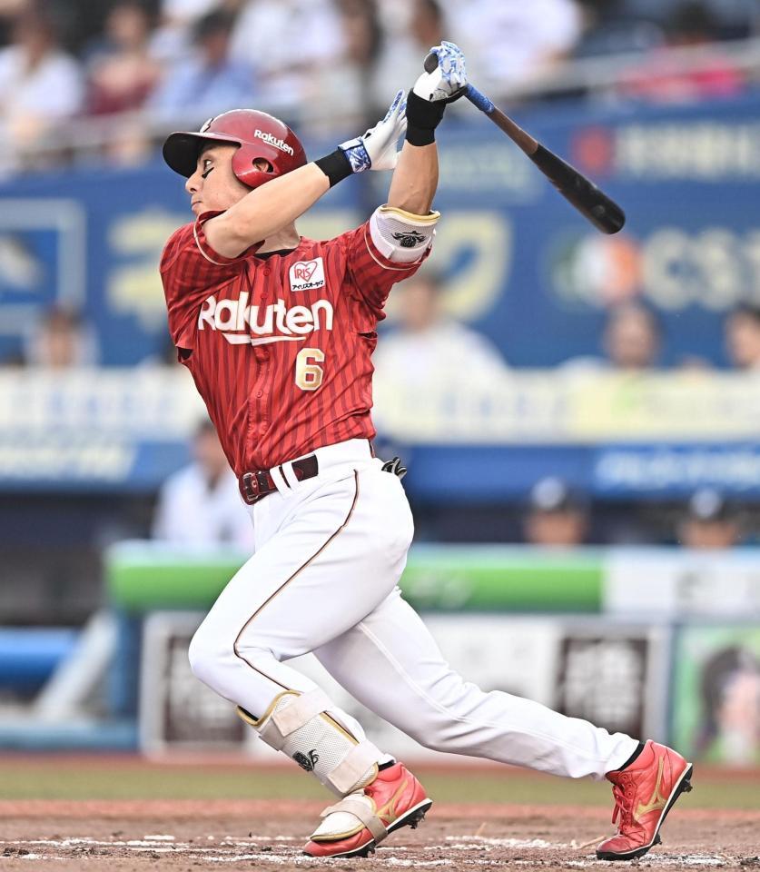 ２回、中越え三塁打を放つ村林（撮影・開出牧）