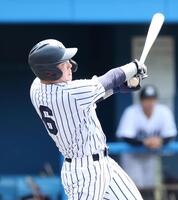 １回、左越えソロを放つ立大・小林隼翔（撮影・伊藤笙子）