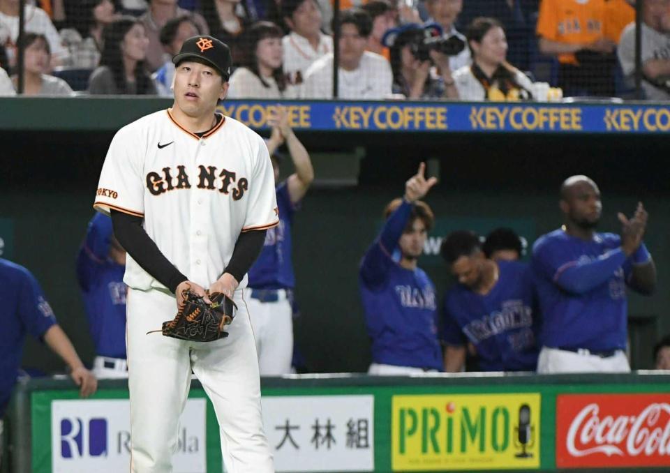 　８回、中日打線につかまり、ぼう然とする大勢（撮影・佐藤厚）