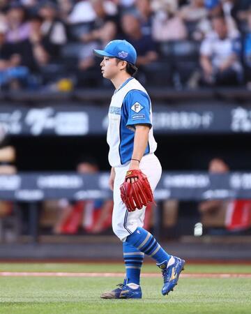 ６回、近藤に３ランを浴び、ぼうぜんとする山本＝２０日
