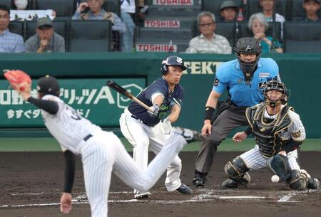 ２回、空振りする山野（撮影・立川洋一郎）