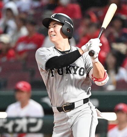 ５回、松本が左前適時打を放つ