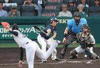 ２回、空振りする山野（撮影・立川洋一郎）