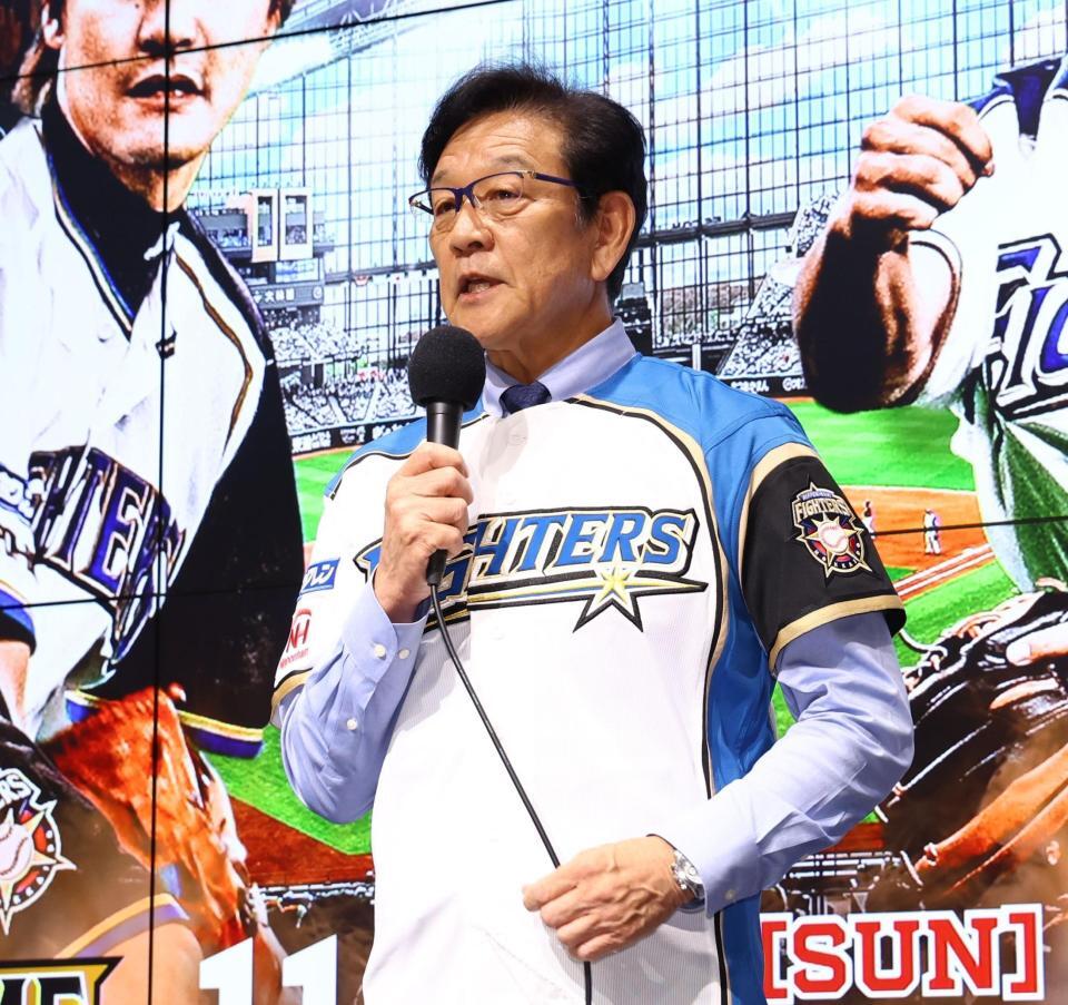 「ＦＩＧＨＴＥＲＳ　ＬＥＧＥＮＤＳ　ＧＡＭＥ」開催の記者発表会見で話す栗山英樹ＣＢＯ（撮影・中島達哉）
