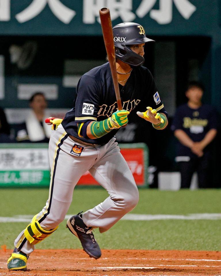 ５回、宗が右前に適時打を放つ