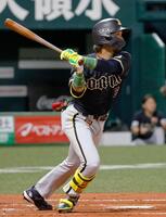 ２回、宗が右中間に３ランを放つ