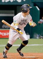 ２回、牧原大が中前に２点打を放つ