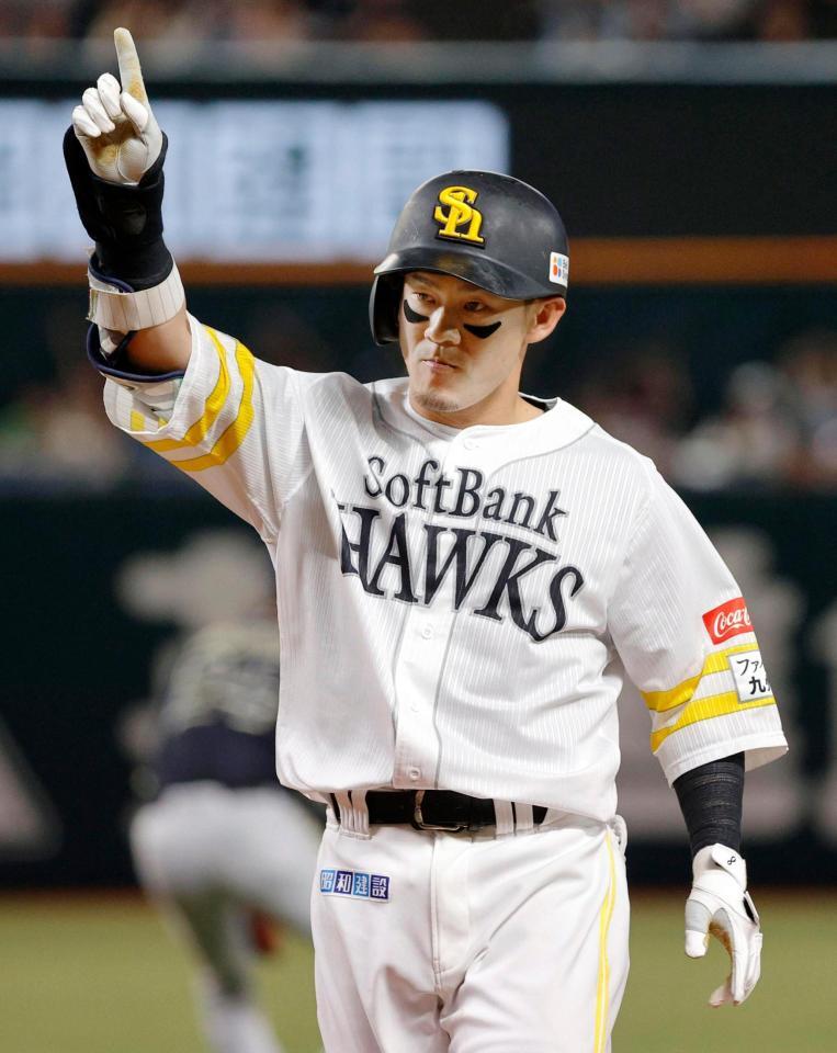 ２回、２点打を放ち、アピールする牧原大