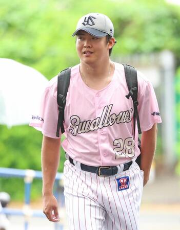 球場に戻る松本健