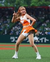 ダンスを披露する統一ライオンズチア（撮影・金田祐二）
