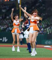 ダンスを披露する統一ライオンズチア（撮影・金田祐二）