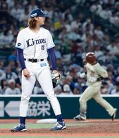 ５回、吉田（奥）に本塁打を浴びた高橋光