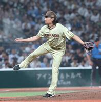 力投する伊藤（撮影・金田祐二）