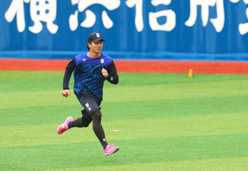 ダッシュする篠木（撮影・石井剣太郎）