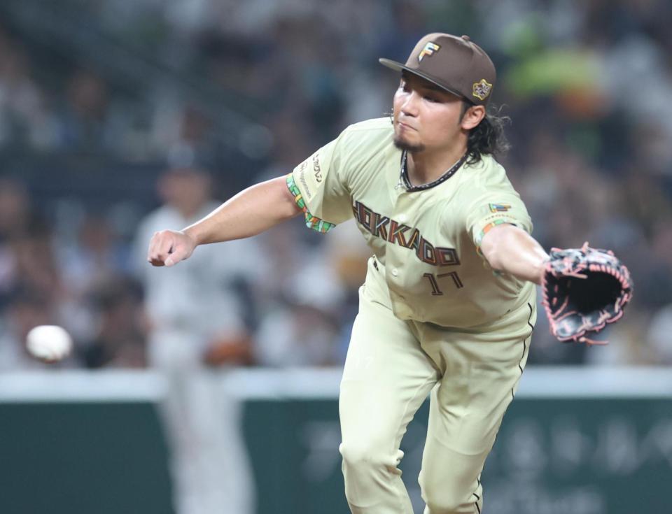 ４回、古賀を投ゴロにしとめる伊藤（撮影・金田祐二）