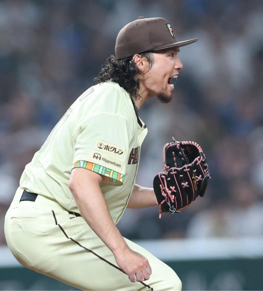 ６回、ピンチを脱し雄たけびをあげる伊藤（撮影・金田祐二）