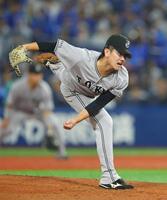 先発し力投する井上（撮影・石井剣太郎）