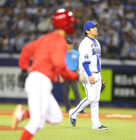９回、押し出し四球で同点とする山崎（撮影・石井剣太郎）