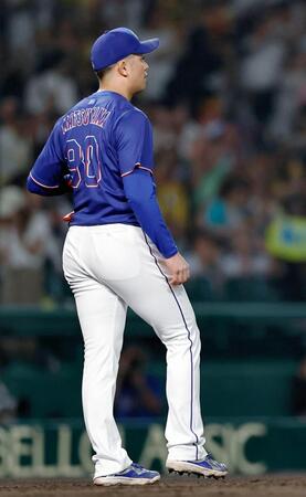 10回、阪神・森下にサヨナラ本塁打を浴びた中日・松山＝甲子園