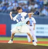 始球式に臨むＮＧＴ４８・佐藤海里（撮影・石井剣太郎）