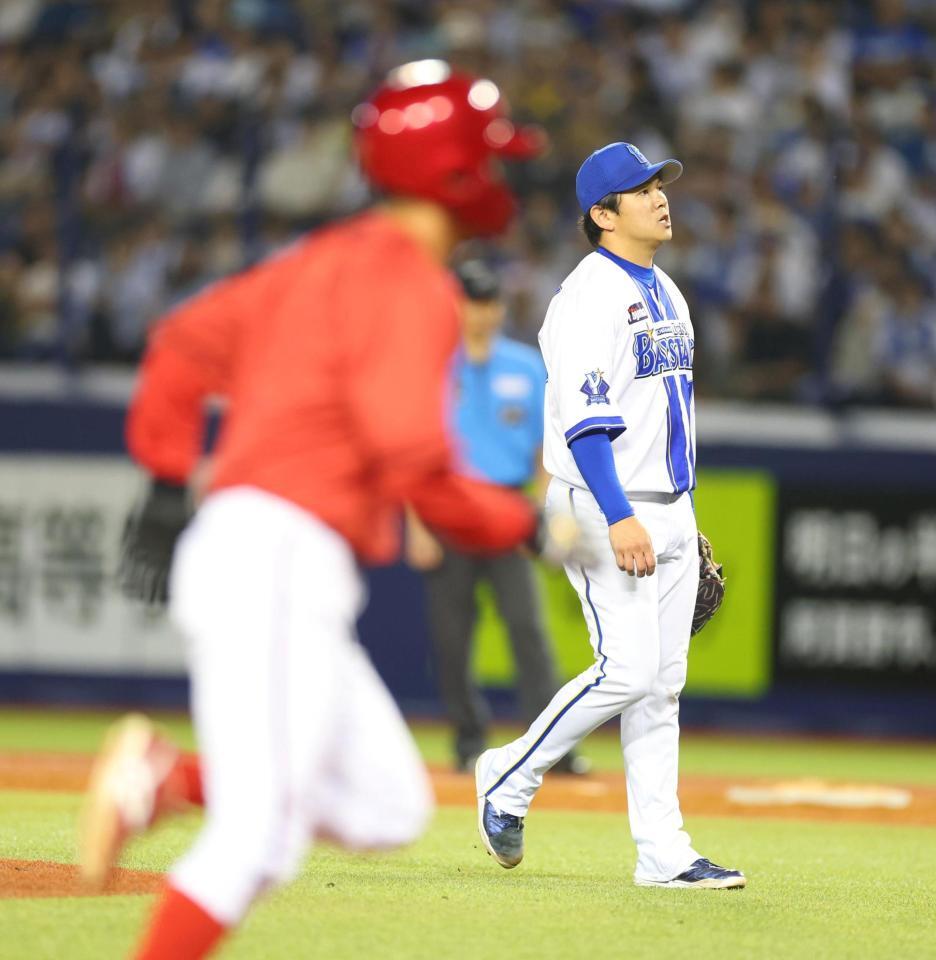 ９回、押し出し四球で同点とする山崎（撮影・石井剣太郎）