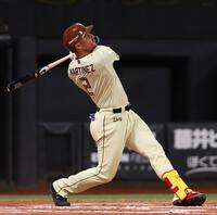 ７回無死、ソロを放つマルティネス（撮影・中島達哉）