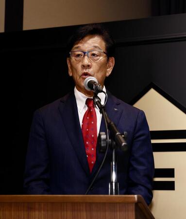 ２軍本拠地移転先発表会見で話す栗山ＣＢＯ（撮影・中島達哉）